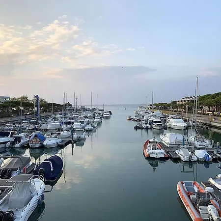 Peaceful With A Beautiful Garden In Lignano